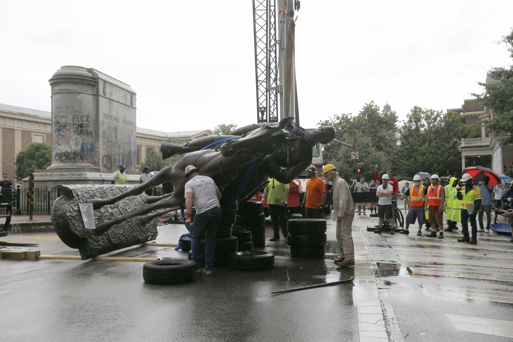20200702_MET_STATUE_BB07